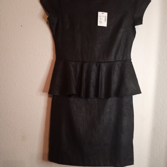 NWT Red Saks Fifth Avenue SMALL Black Distressed Peplum Midi Dress. - Picture 7 of 8